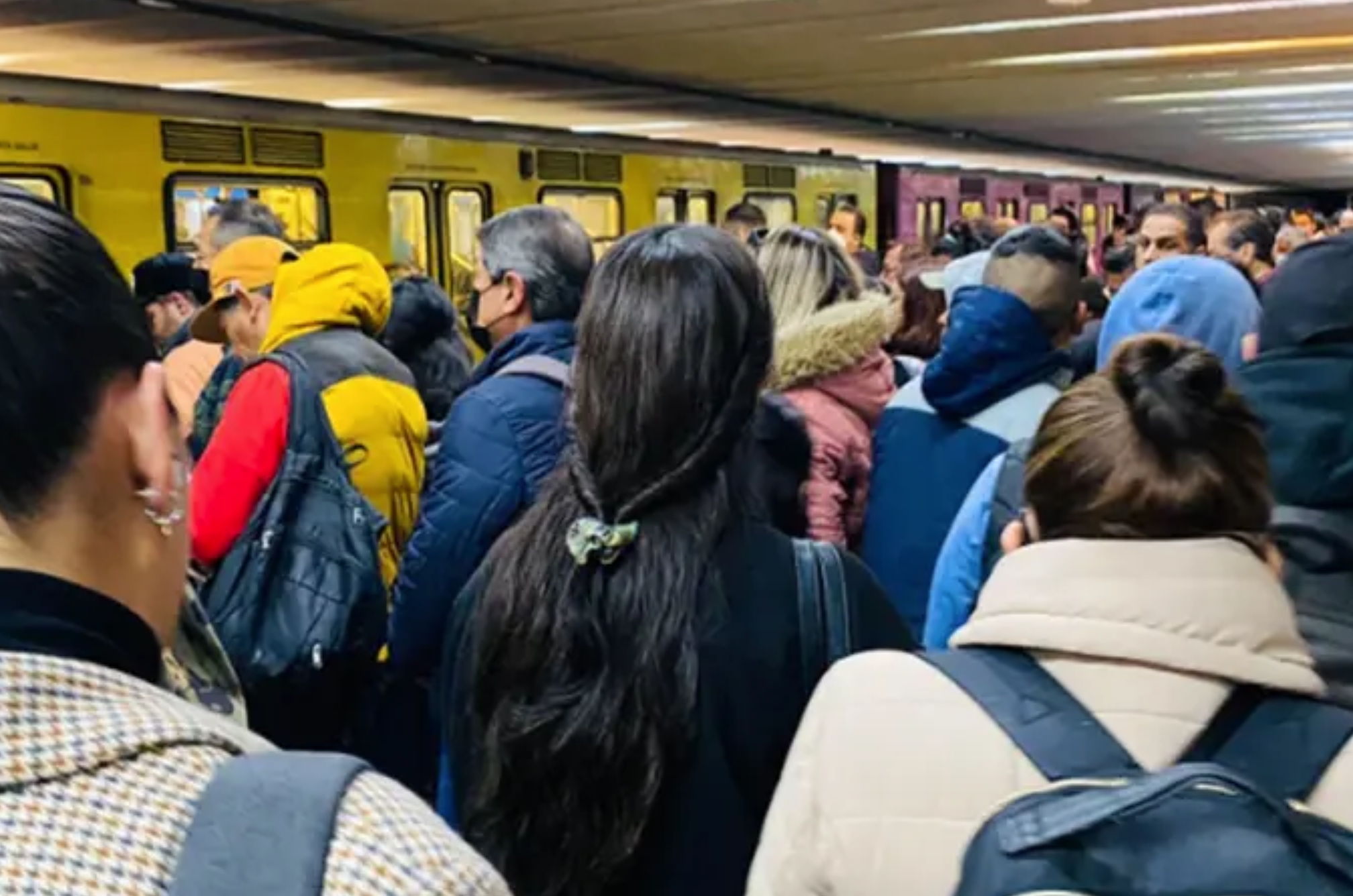 Contingencia satura varias estaciones del Metro CDMX 